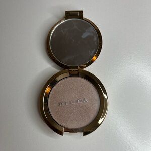 ❣️SOLD❣️ Becca Opal Flashes Jade Highlighter
